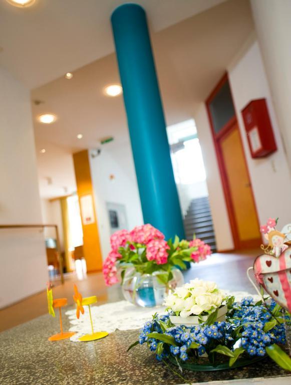 Haus Mobene - Hotel Garni Грац Экстерьер фото