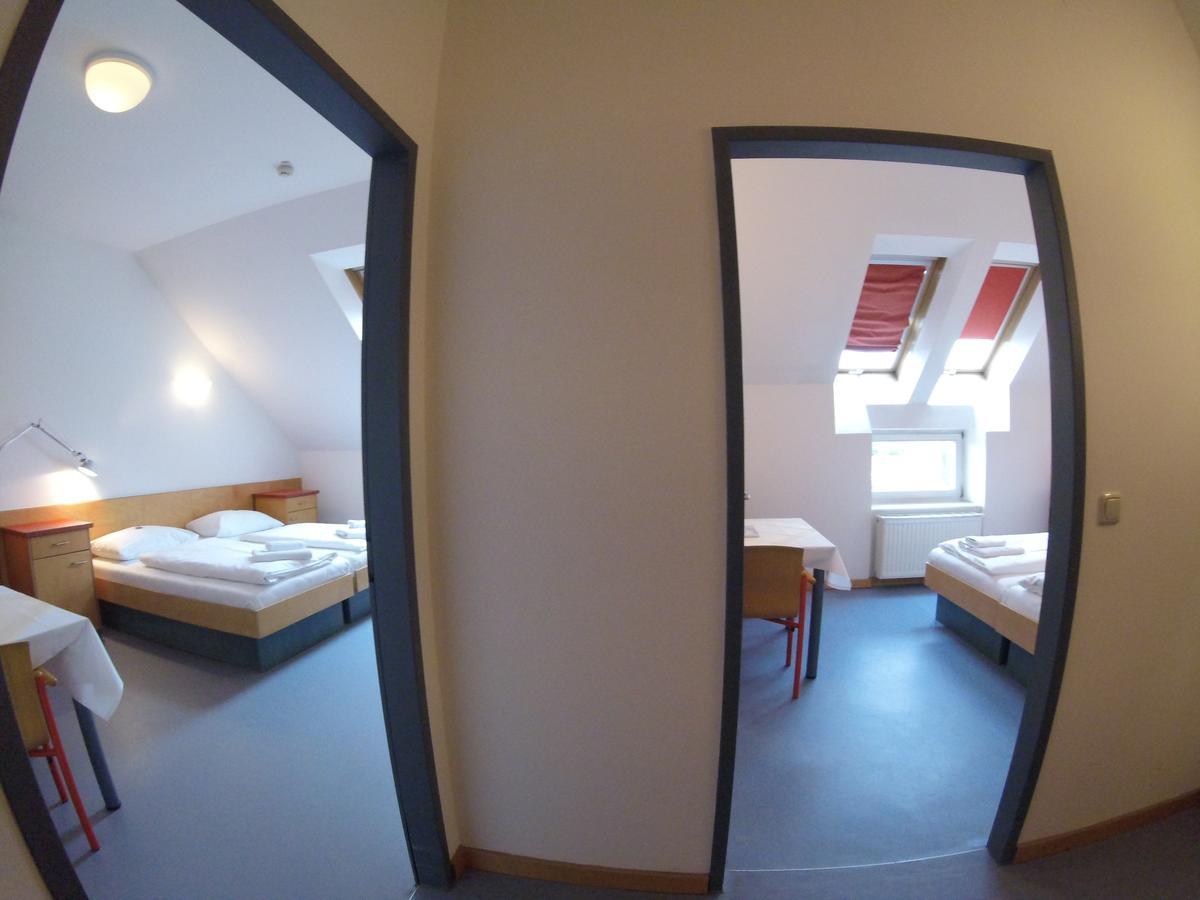 Haus Mobene - Hotel Garni Грац Экстерьер фото