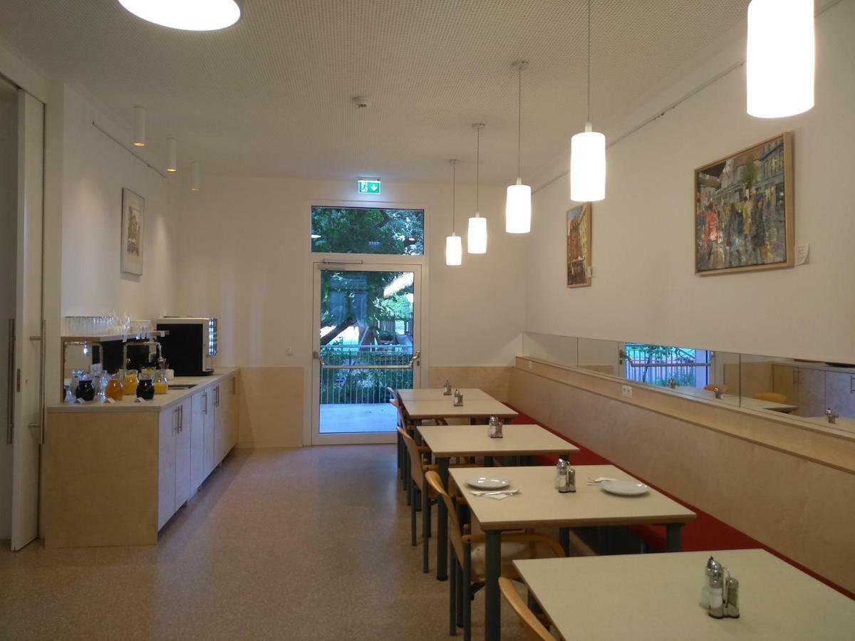 Haus Mobene - Hotel Garni Грац Экстерьер фото